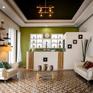 Blue Colonial Hotel Restaurant & Bar Bed and breakfast
